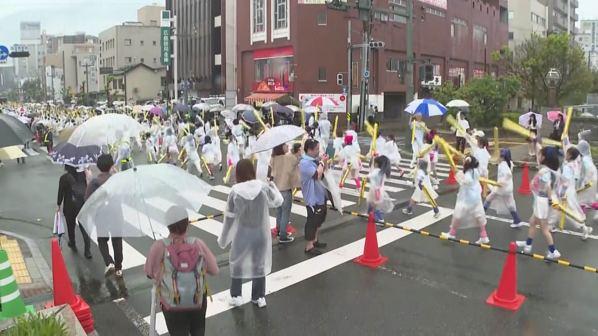 【ＧＷ３日目】呉みなと祭に約２０万人が！パレードにご当地グルメも…　広島・呉市