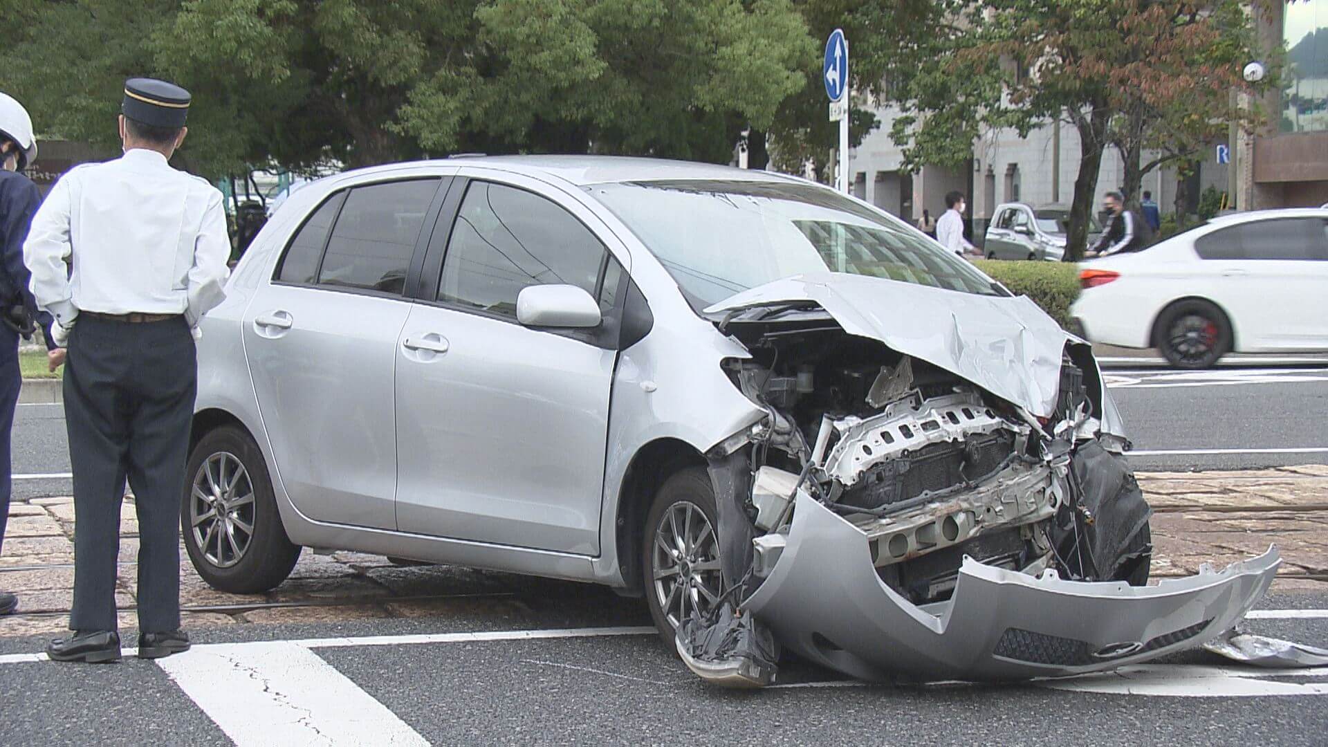 中区の交差点で車２台事故 ３人けが 路面電車も一時運転見合わせ 広島市 ニュース 報道 Home広島ホームテレビ