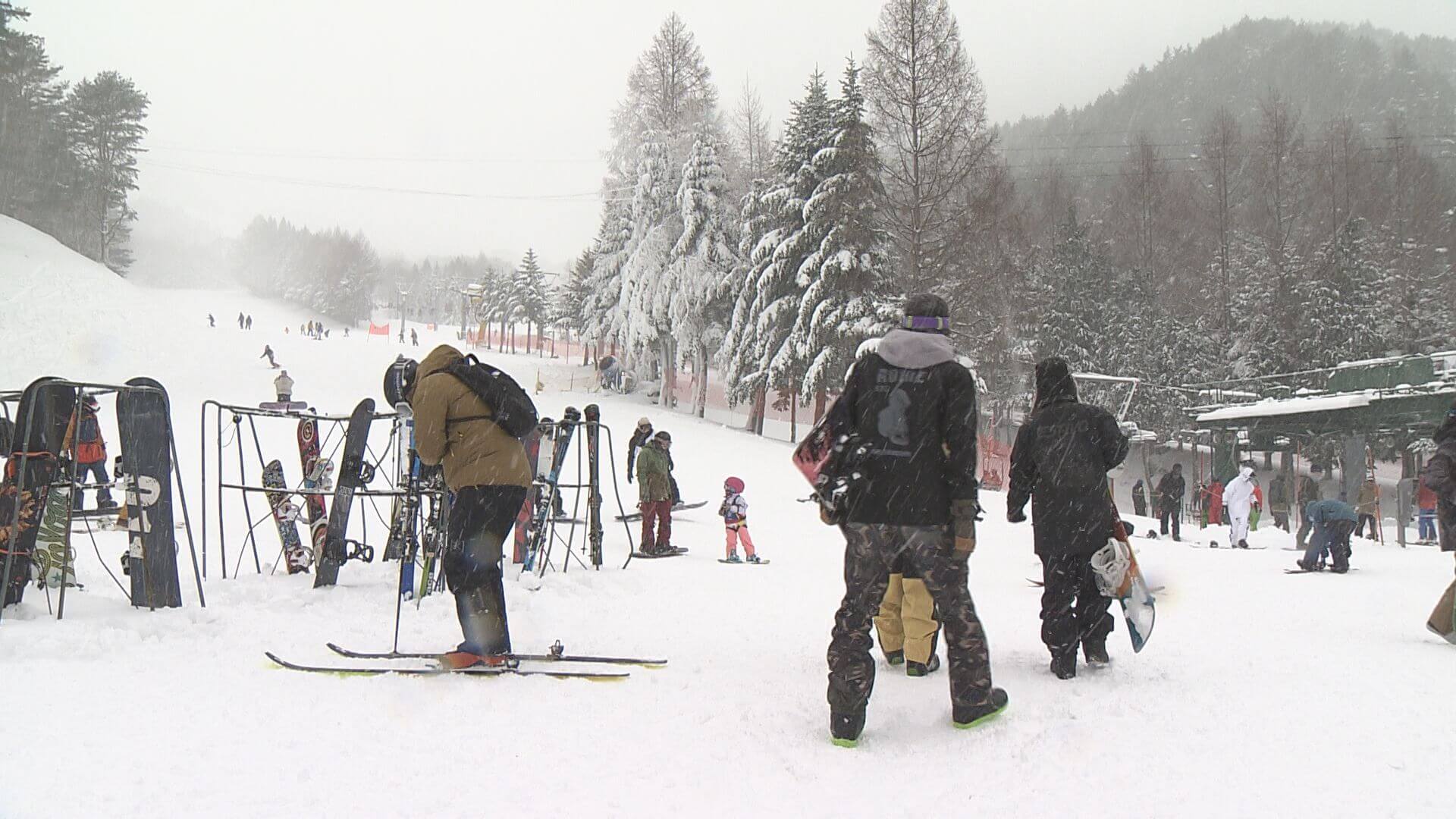 広島県は１９日にかけて大雪の可能性　週末スキー場はにぎわう