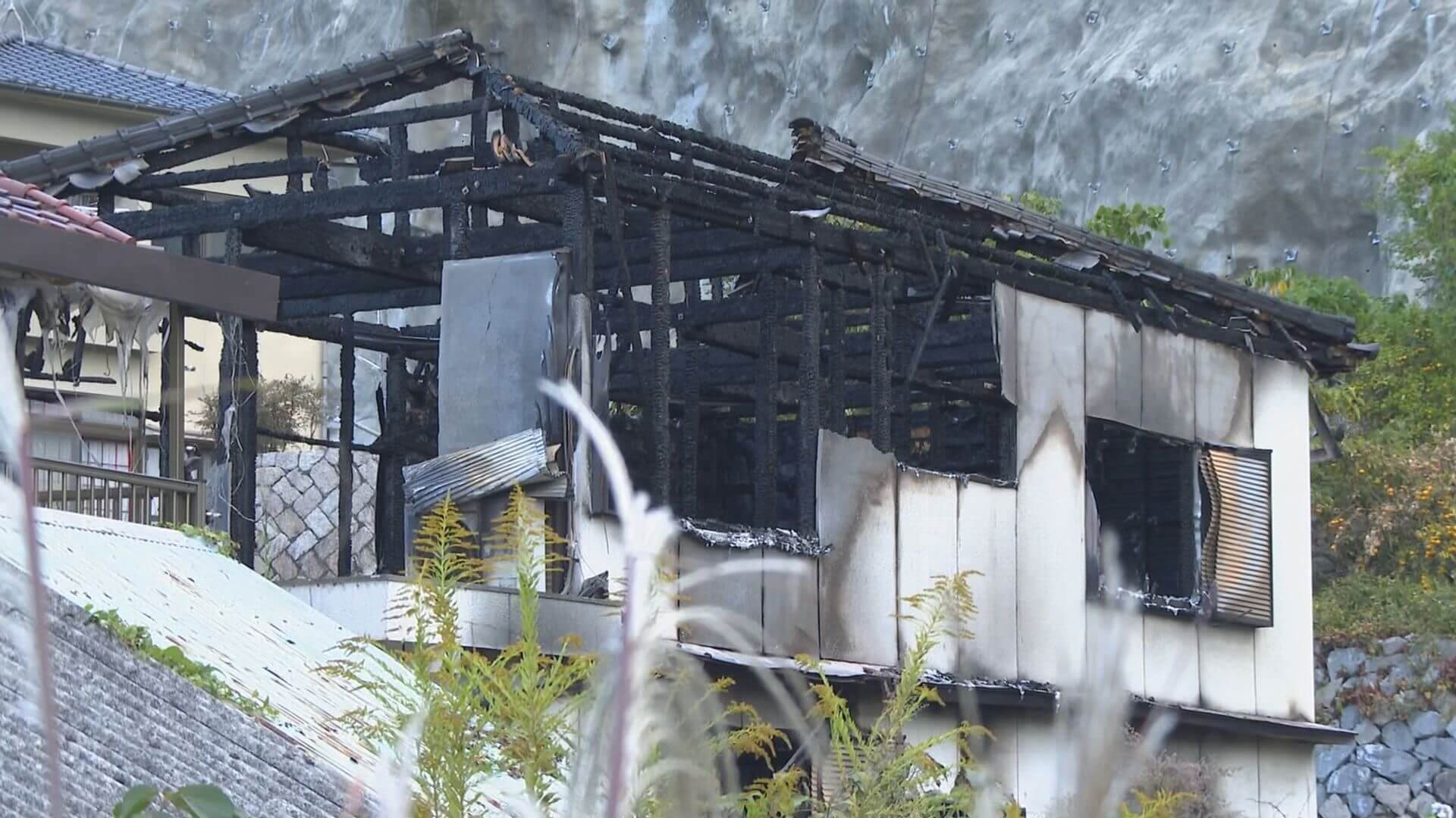 住宅など５軒を焼く火事１人死亡　広島・呉市