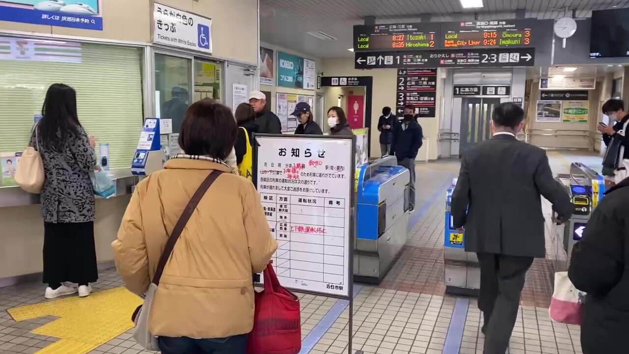 ＪＲ山陽本線踏切内で電車と男性接触か　上下線が約１時間半運転見合わせ　広島