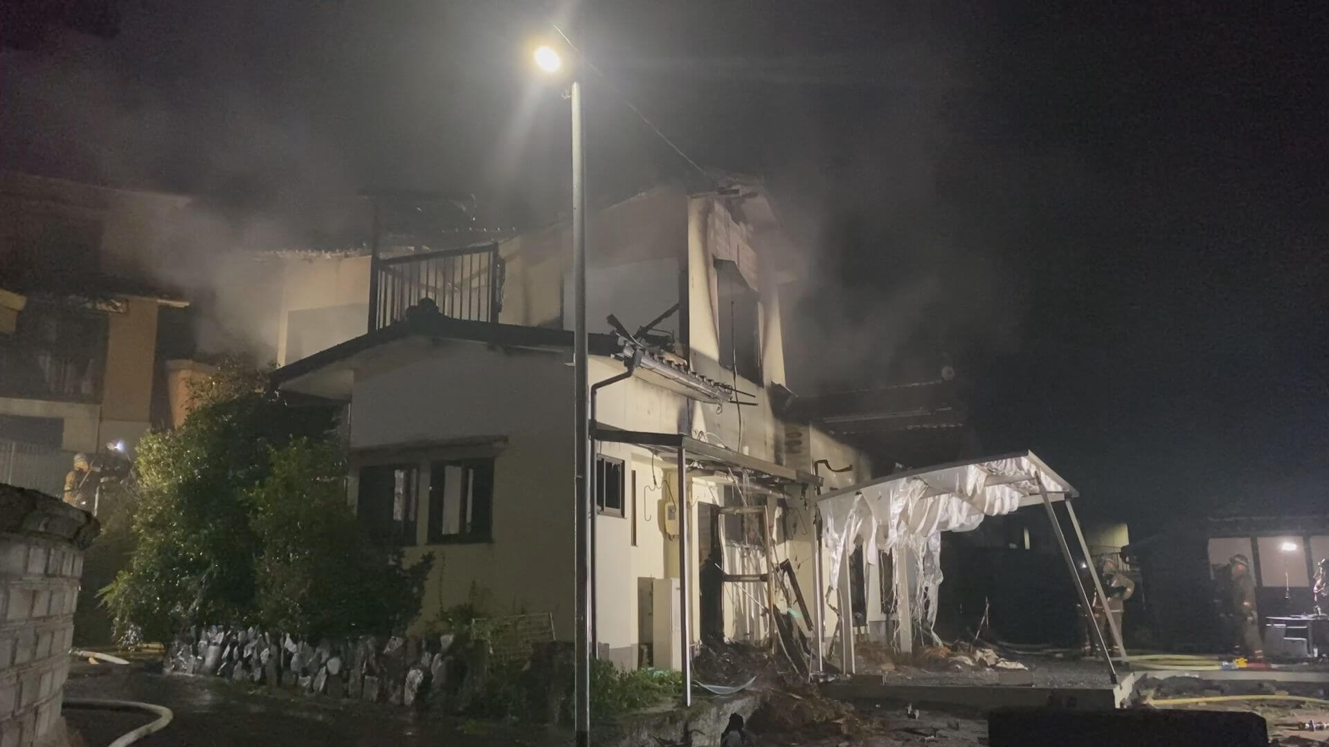 住宅３軒が燃える火事　1人死亡　８０代男性と連絡取れず　広島市安芸区