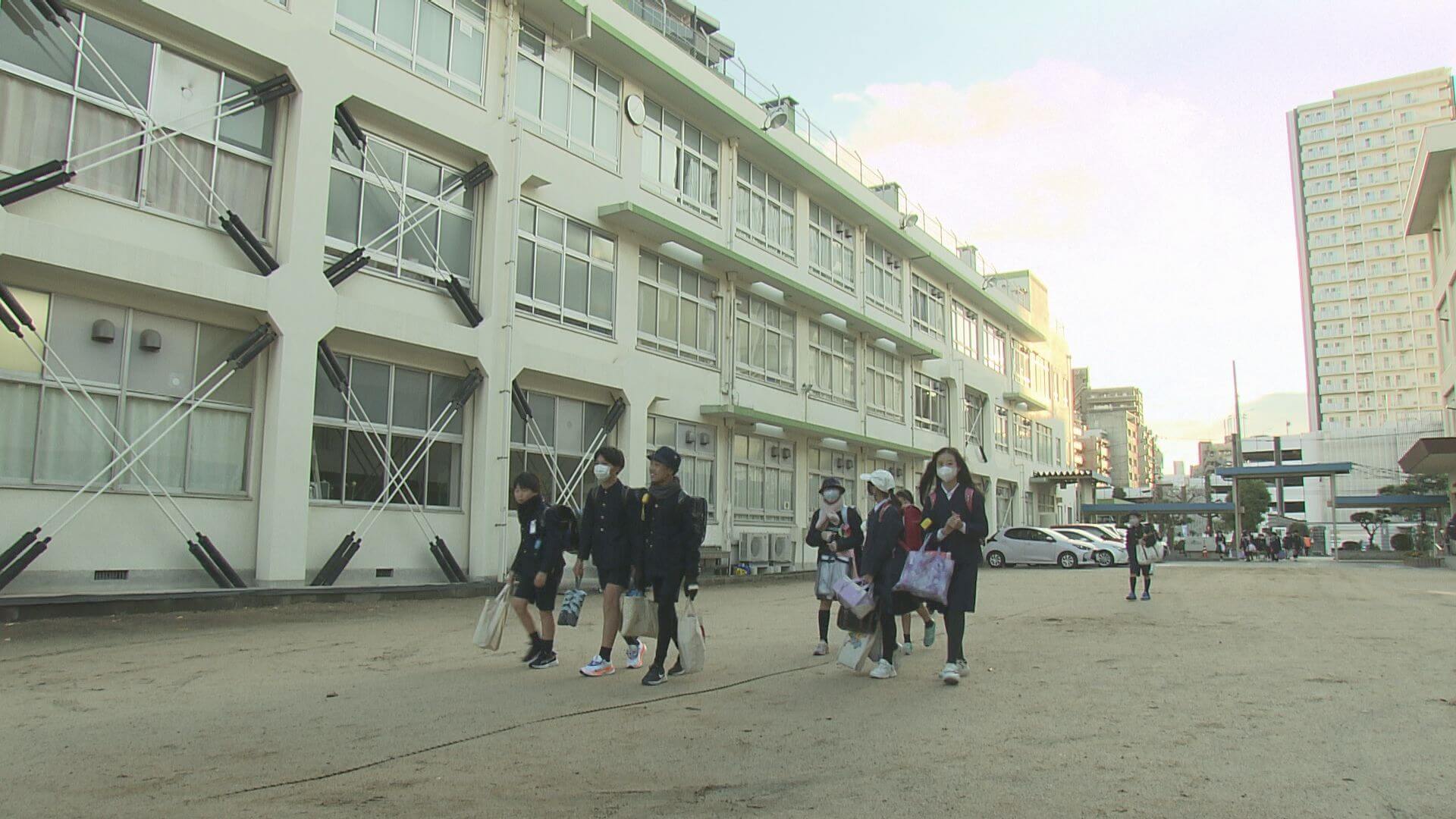広島県内多くの公立小中学校　冬休み終え授業再開　