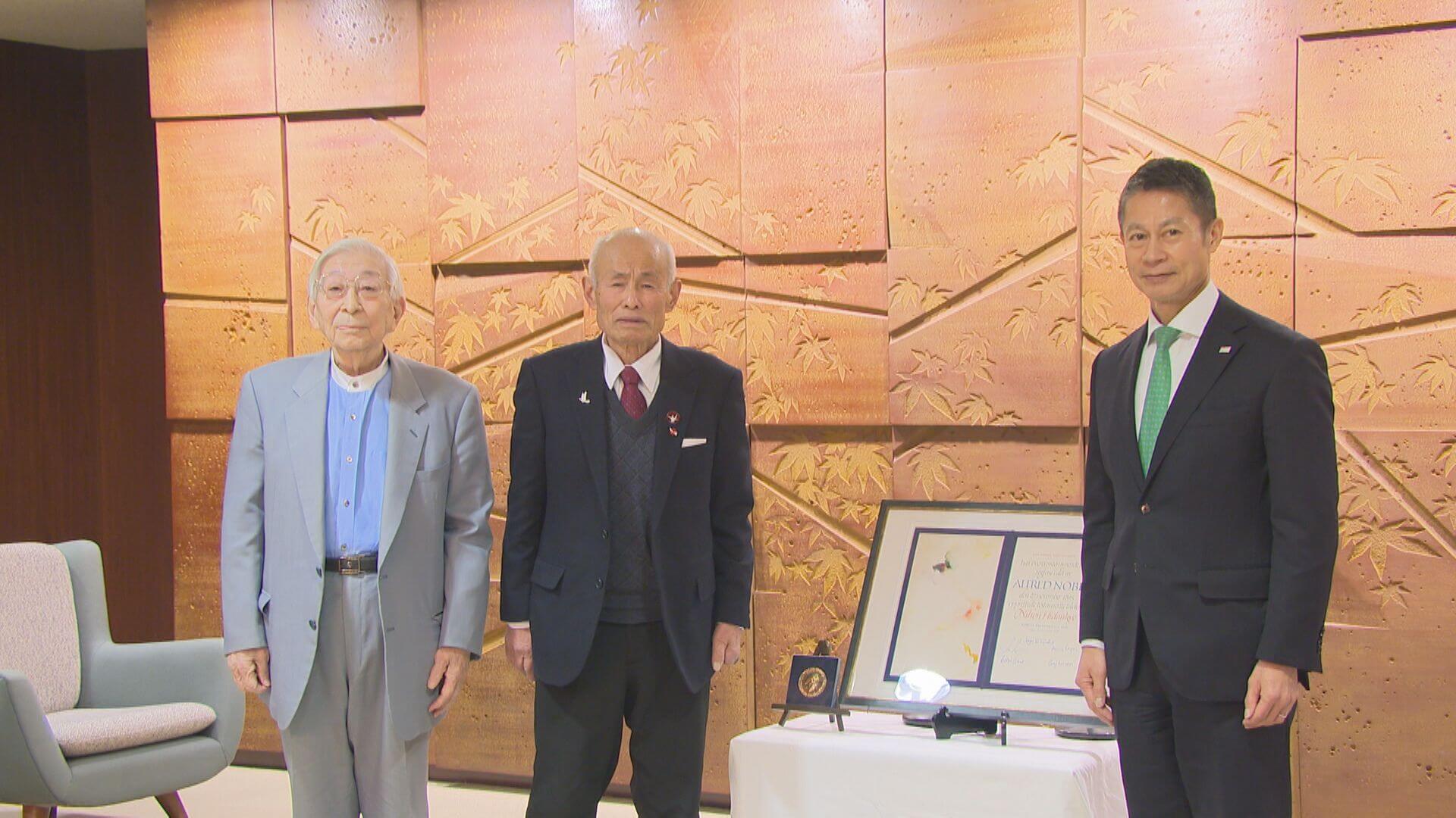 日本被団協 箕牧代表委員ら　ノーベル平和賞「証書とメダル」レプリカを披露　広島