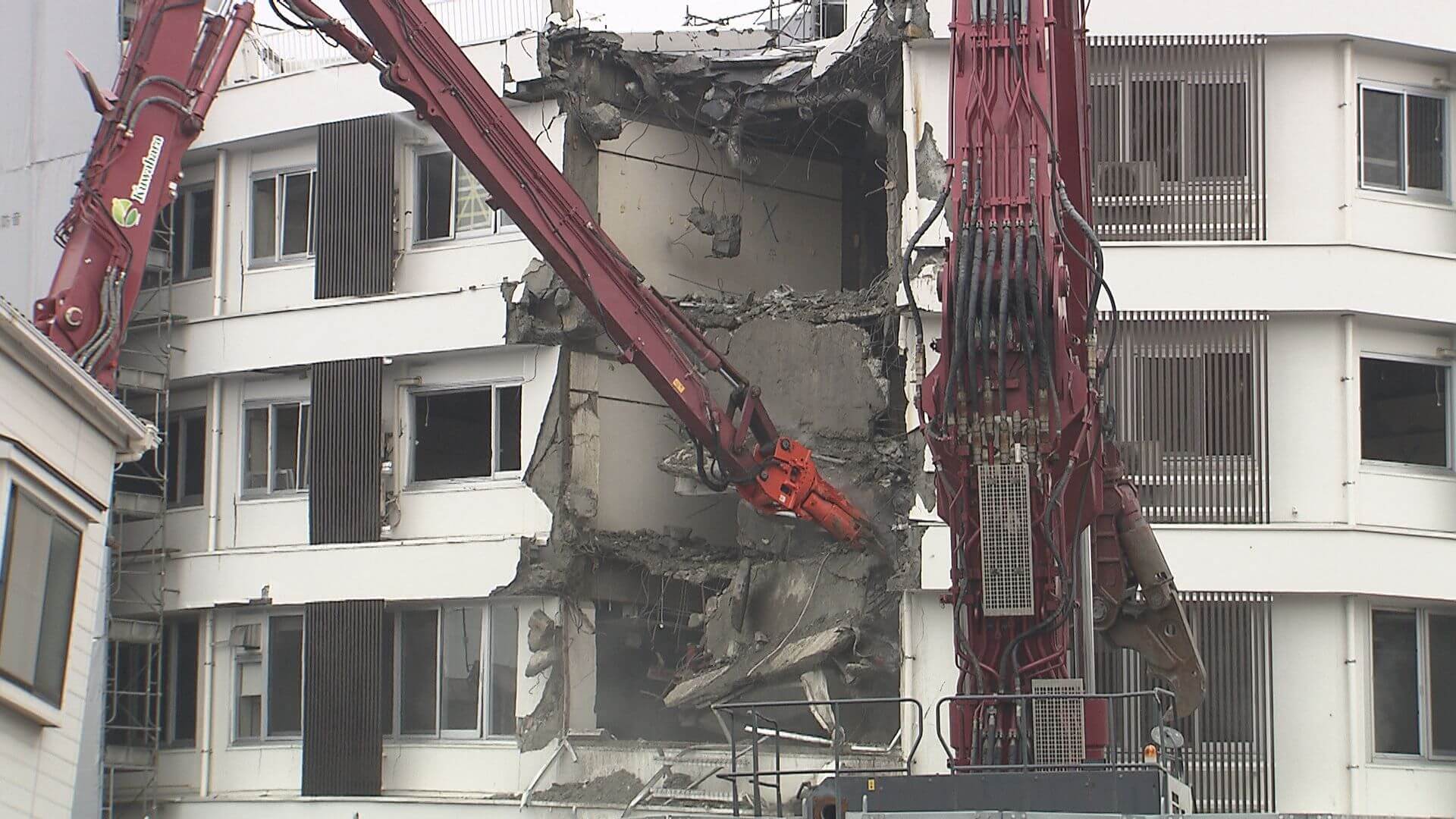 広島市西区道路陥没　建物の解体始まる　７月末に完了予定