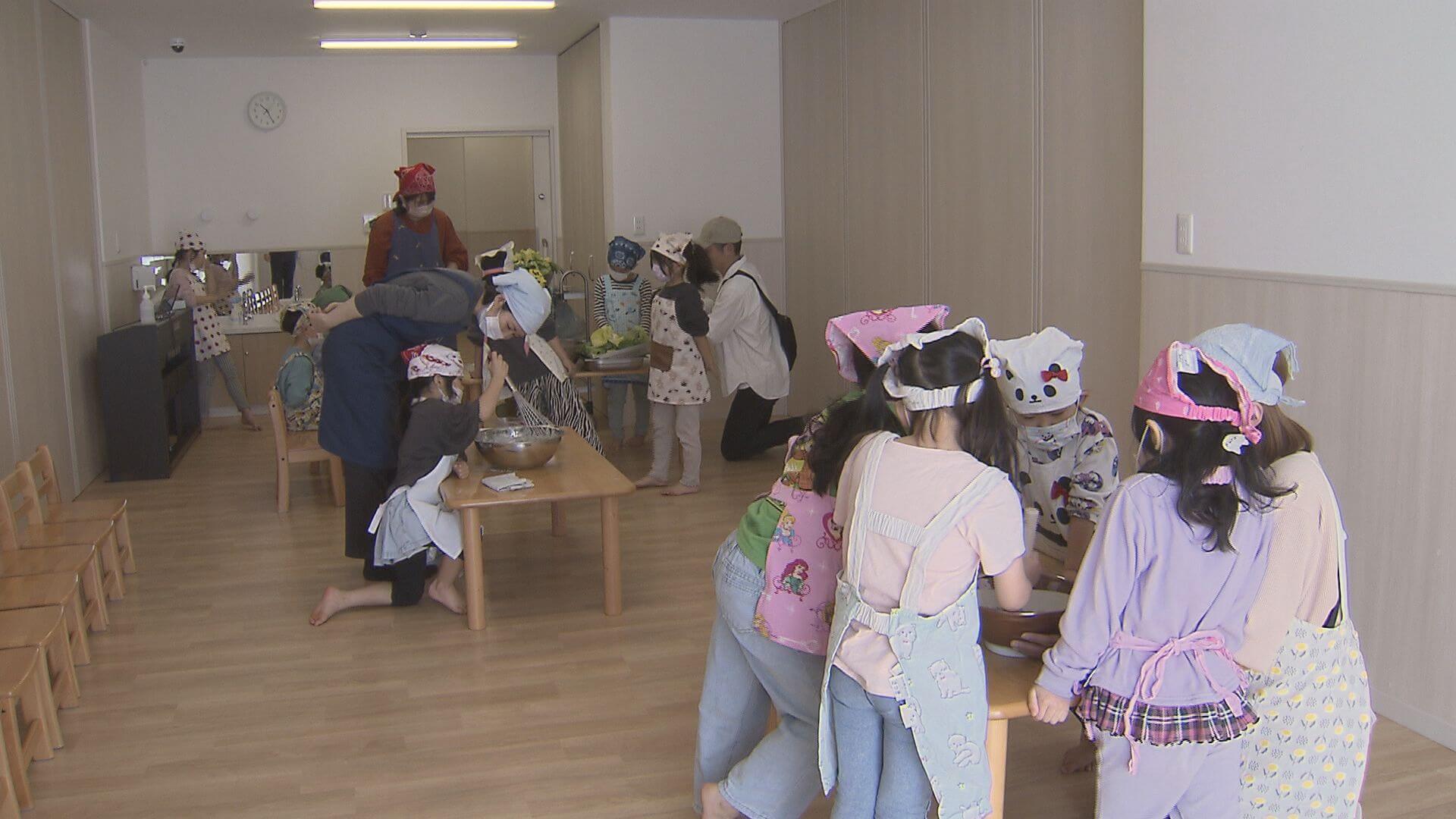 間もなく卒園する園児が春キャベツでお好み焼き作り　広島