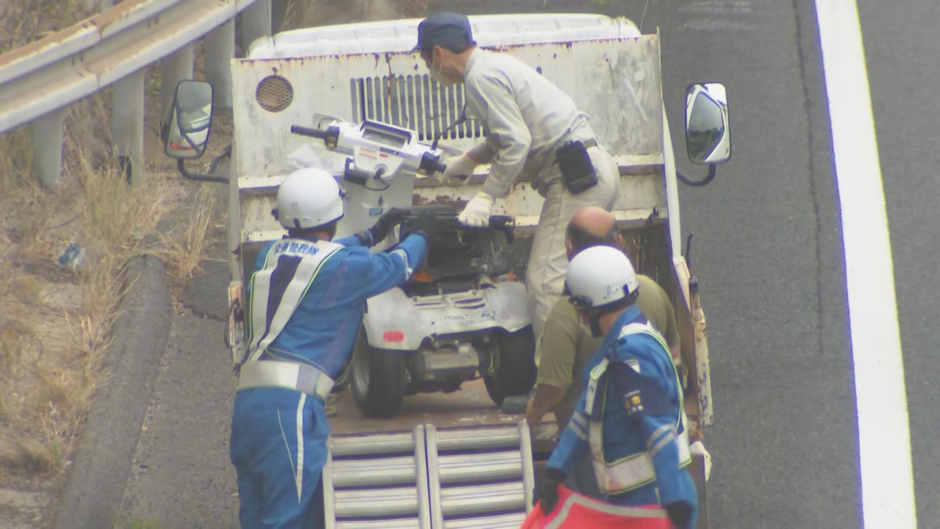 原付バイクで山陽道に…追突され重傷　８０代男性 誤って進入か　福山市