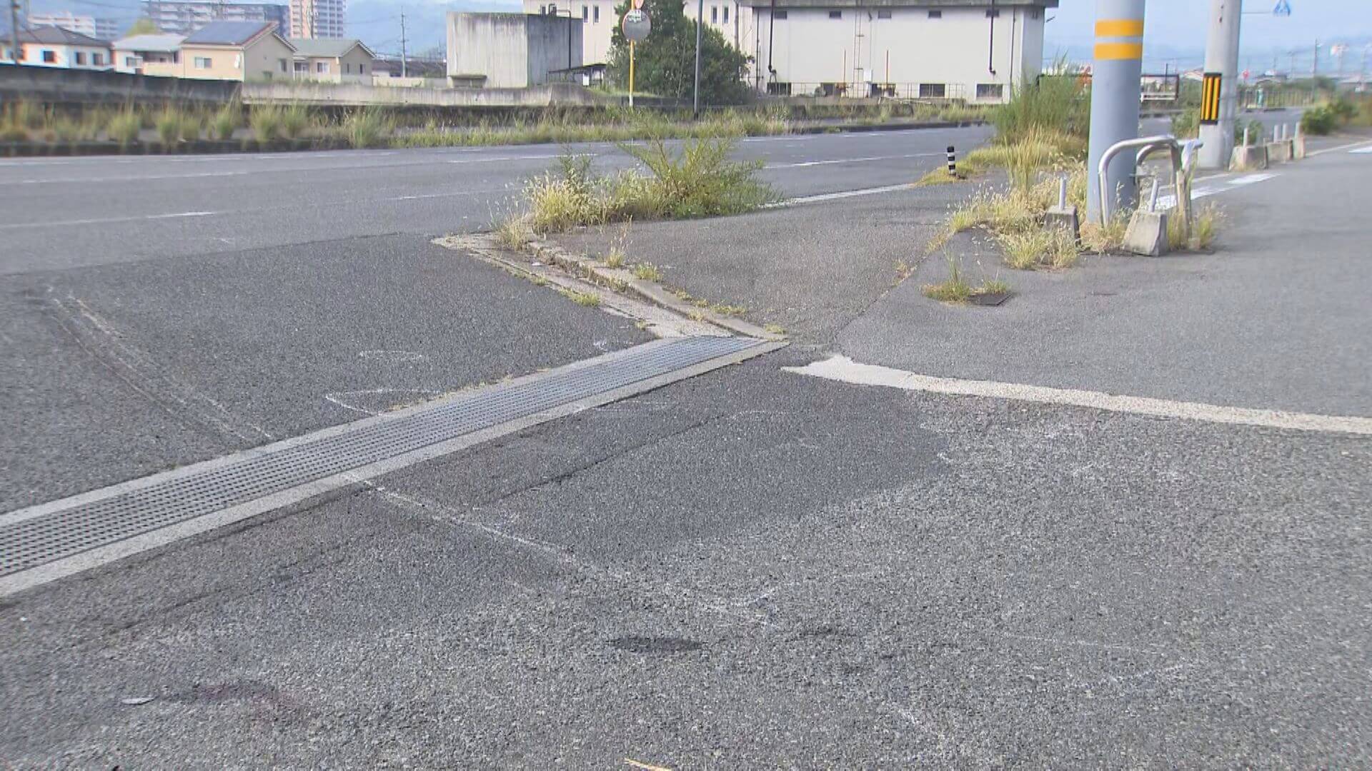 大型トラックに巻き込まれ…女性死亡　尾道