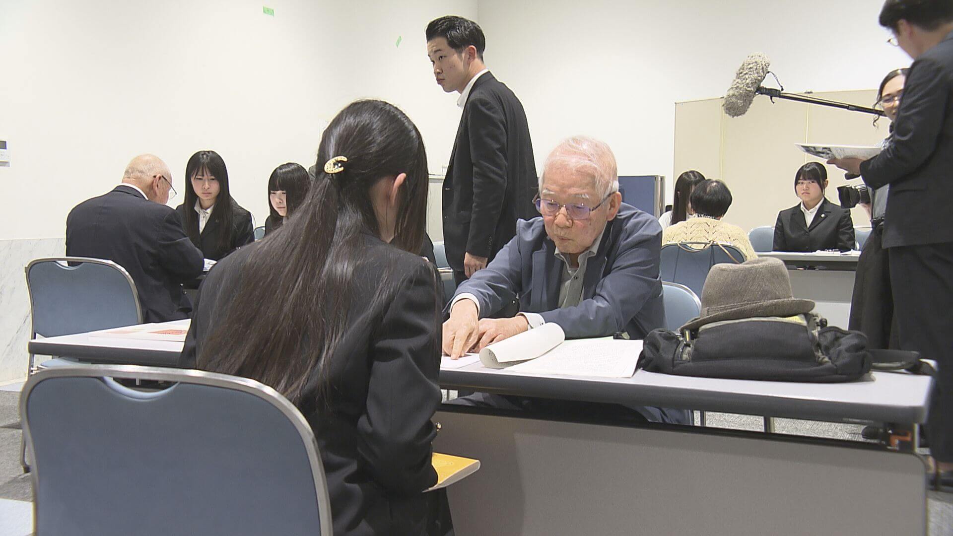 被爆証言をもとに高校生が描く「原爆の絵」 共同制作始まる 広島