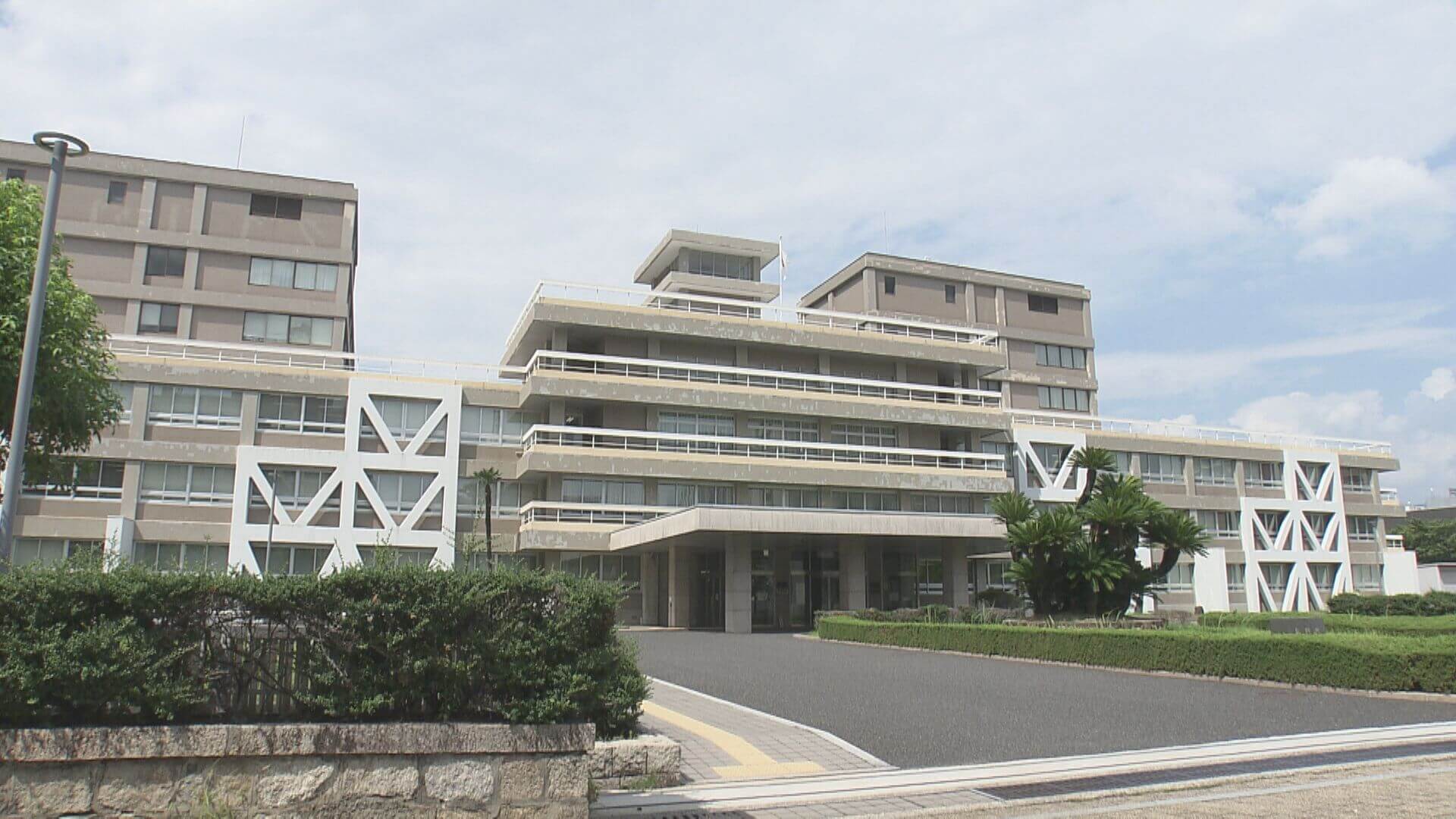 元小学校教師起訴内容認める　１０００回以上盗撮か…広島