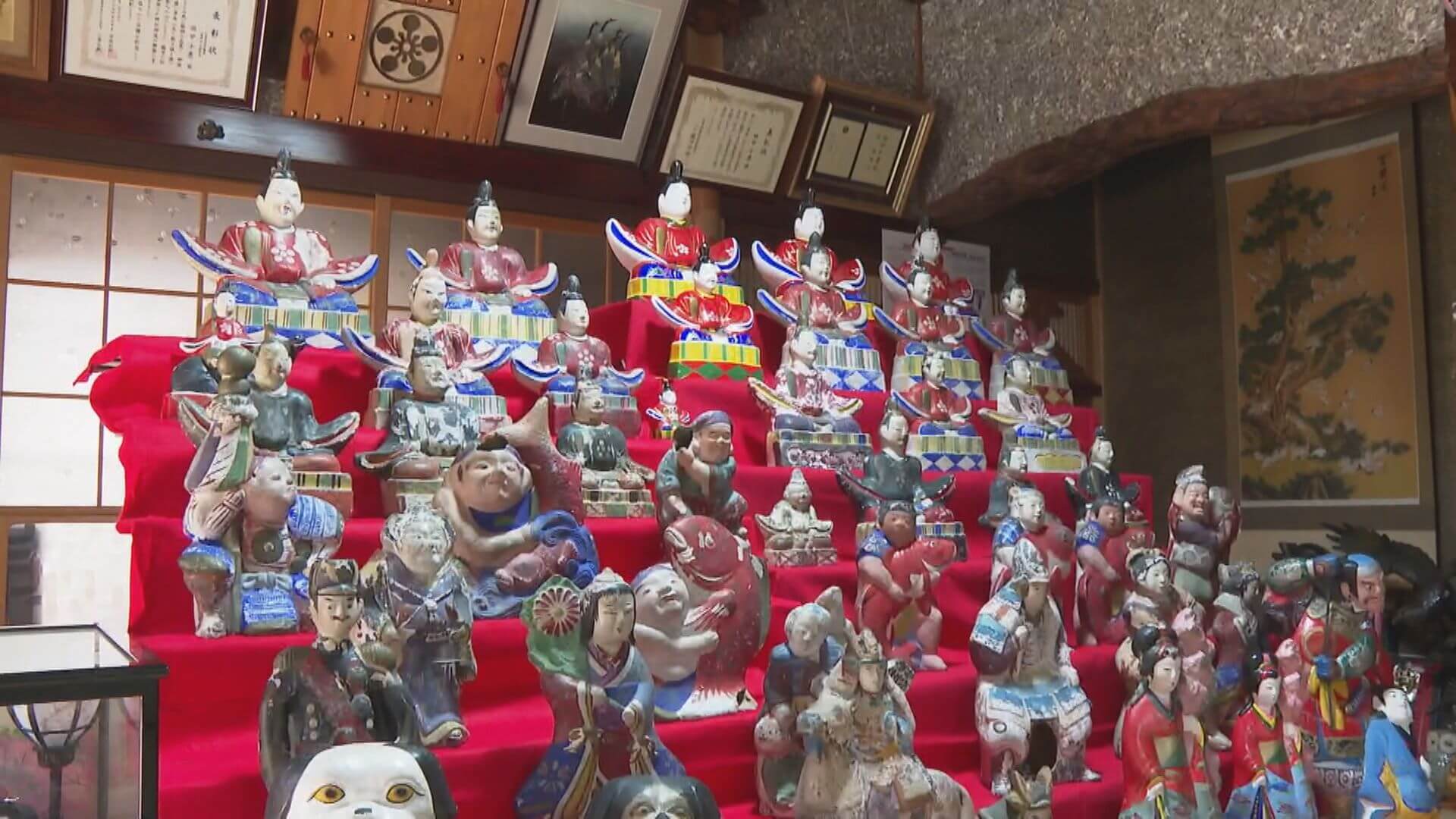 三次人形で春の節句飾り　１５０年以上前から残る人形も　三次市