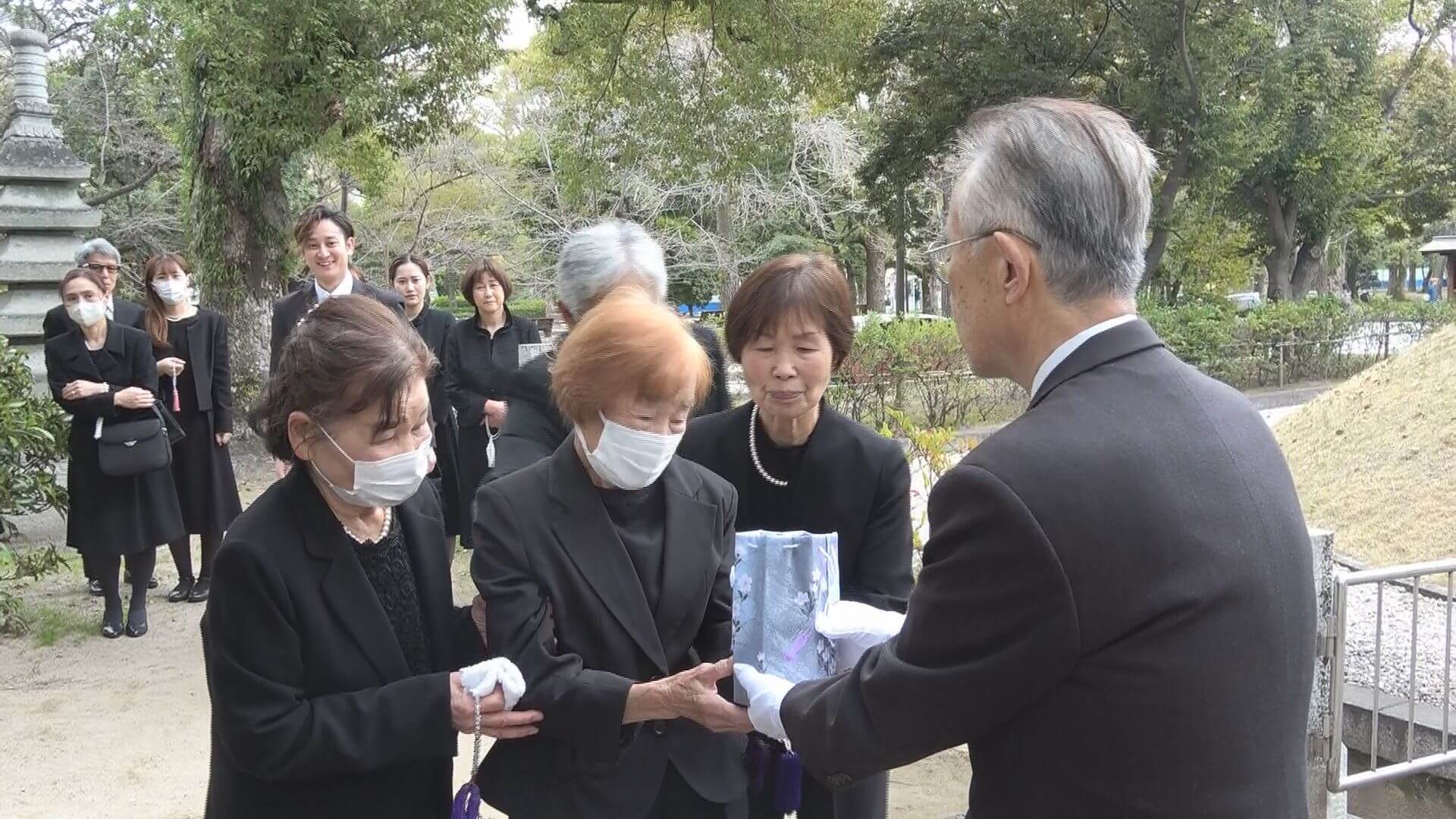 【広島】原爆供養塔　身元判明の遺骨を遺族へ引き渡し