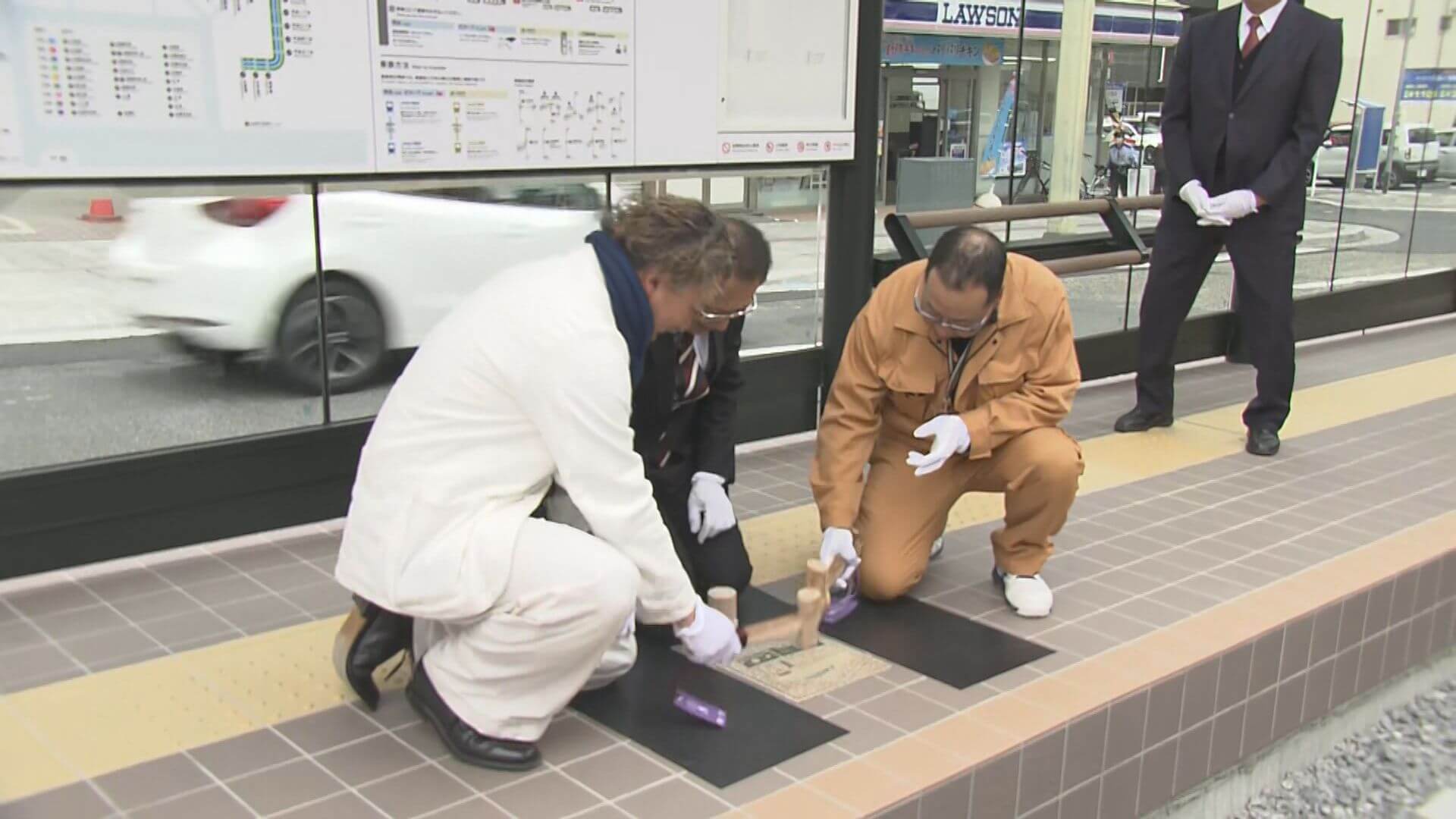 広島電鉄「循環線」２８日開業へ　停留場整備の仕上げ作業