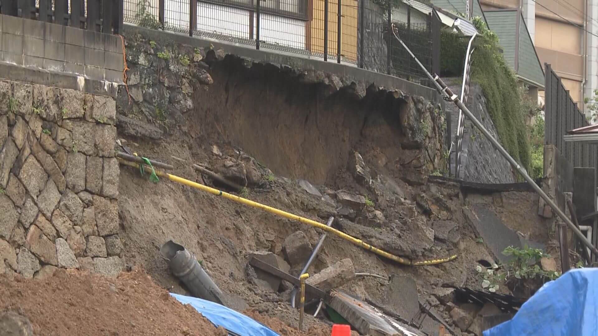 住宅街でのり面崩落　５軒の住民避難　広島・東区牛田旭