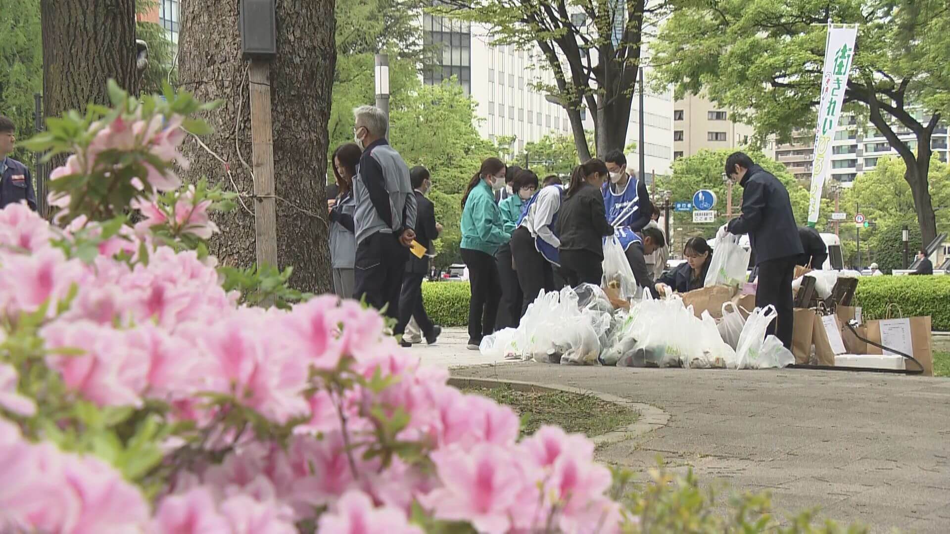 「きれいな広島を見て」　フラワーフェスティバルを前に一斉清掃