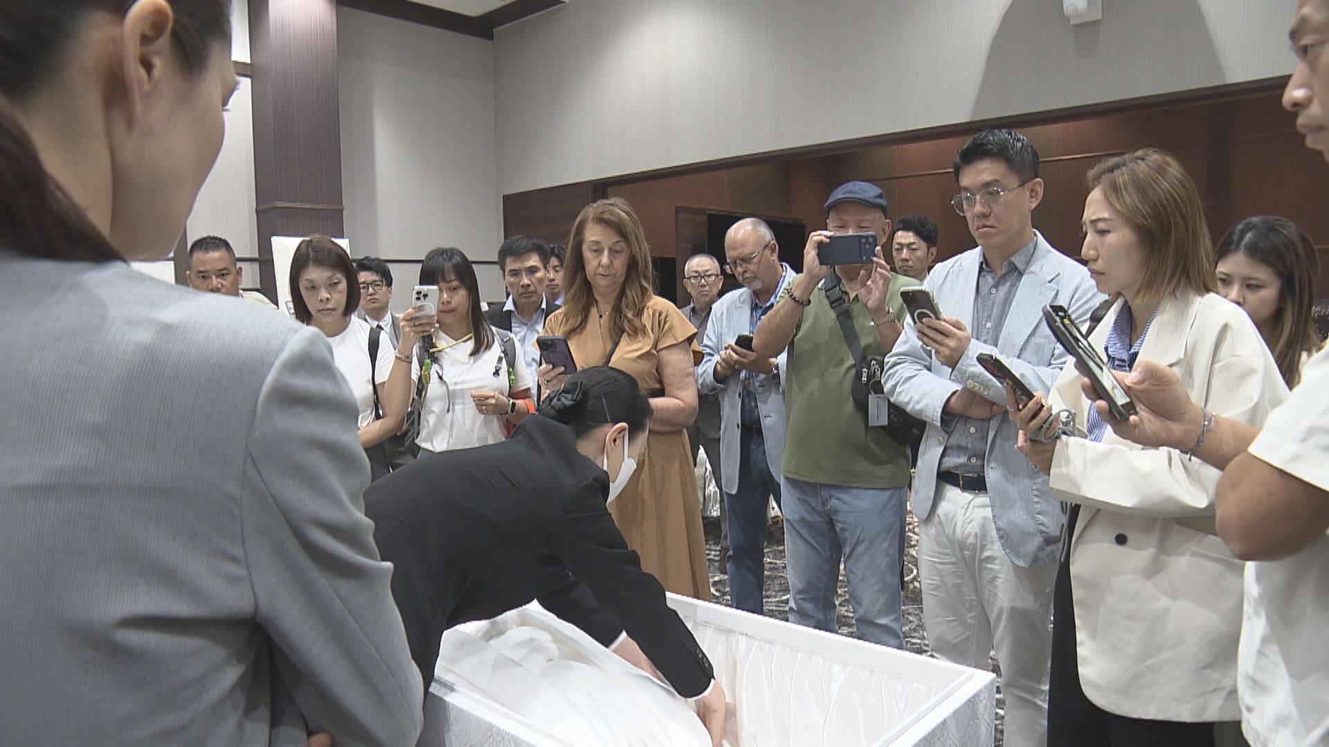 海外の葬儀関係者らが広島市内の葬儀場を視察　「美しく敬意を払っている」