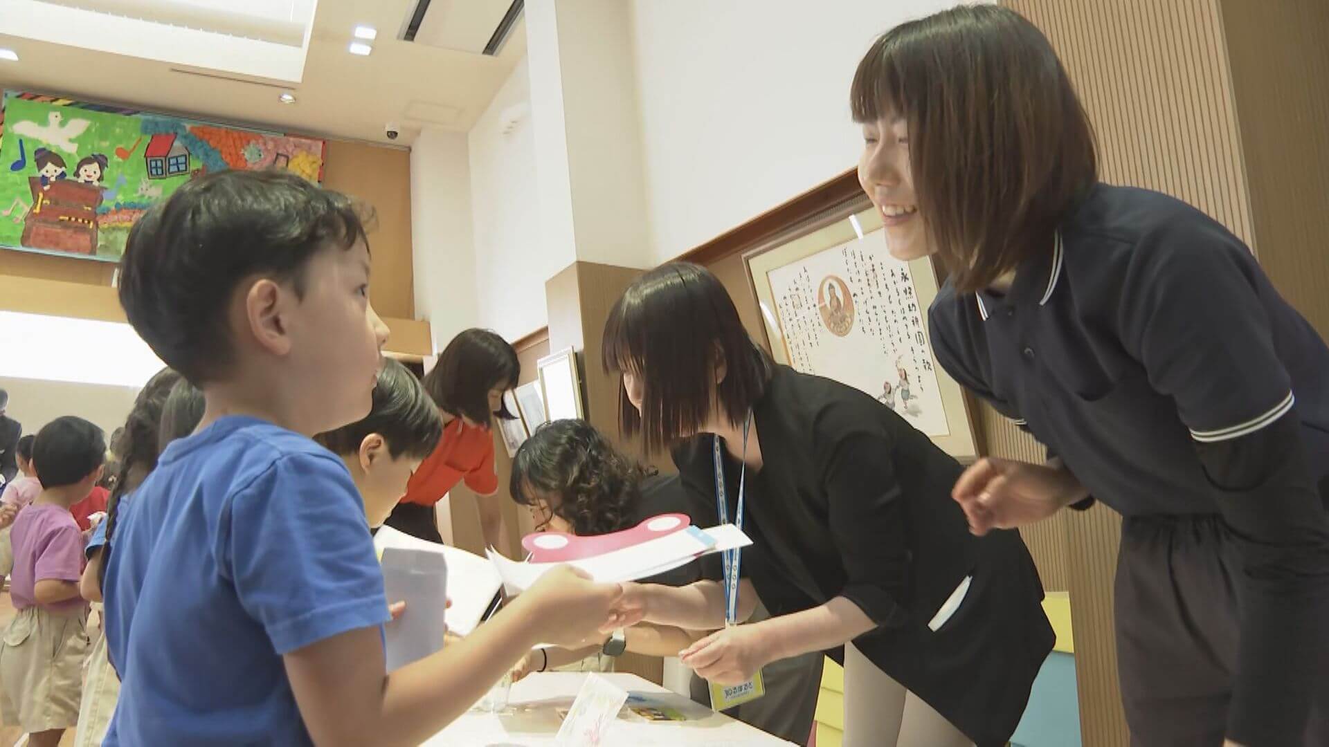 園児が学ぶ「お金の使い方」　貝殻でお買い物体験も