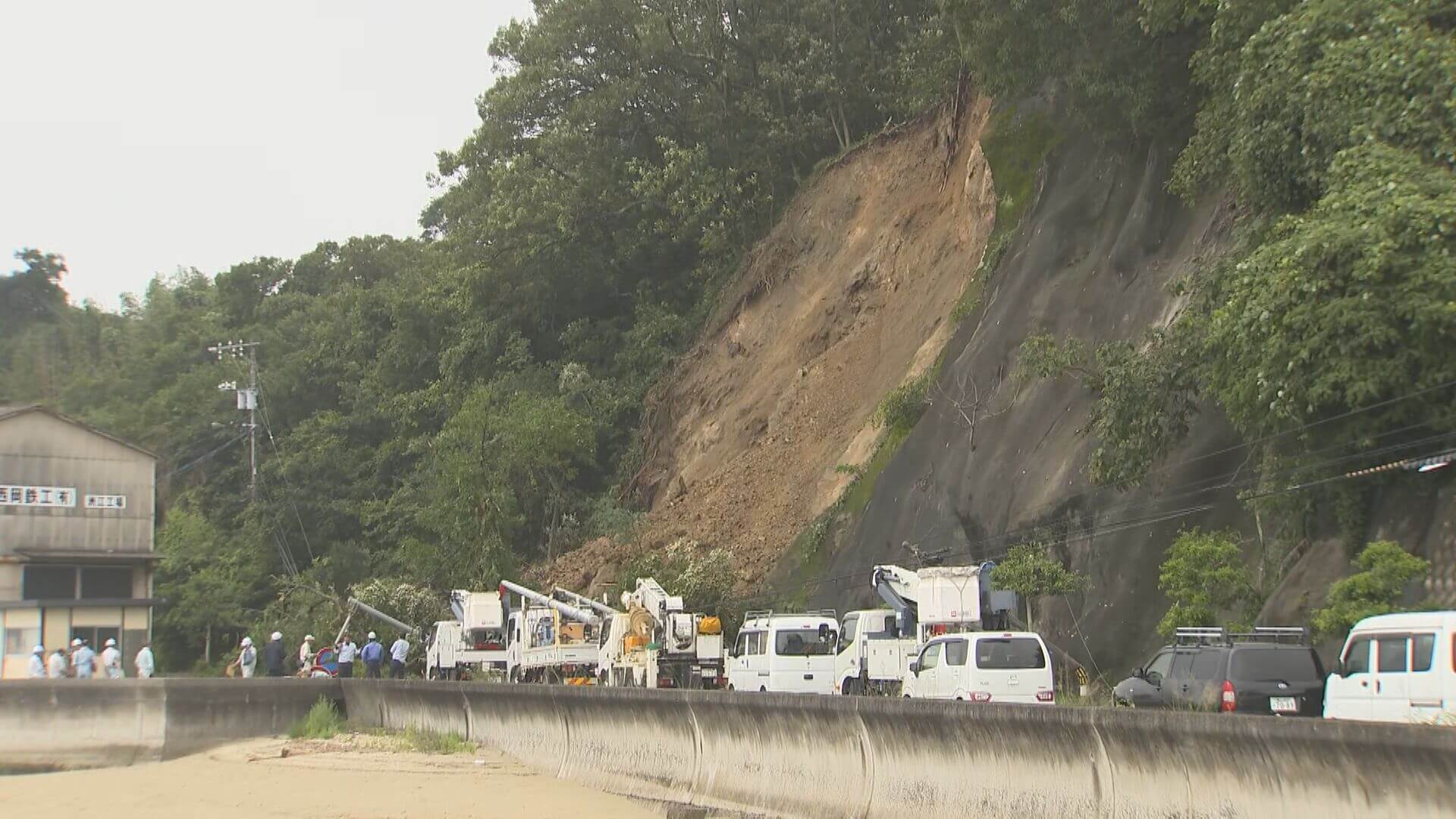 生口島の国道で土砂崩れ通行止めに　復旧のめどは立たず　広島・尾道市