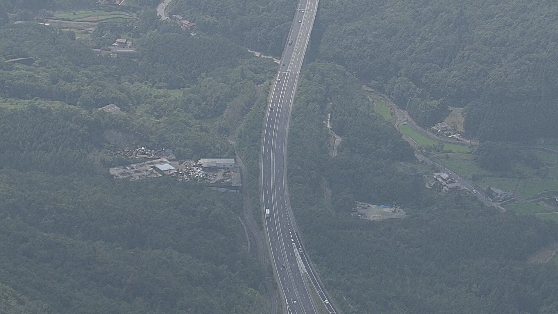 山陽道くぎのようなものが散乱 車約１０台パンク　広島