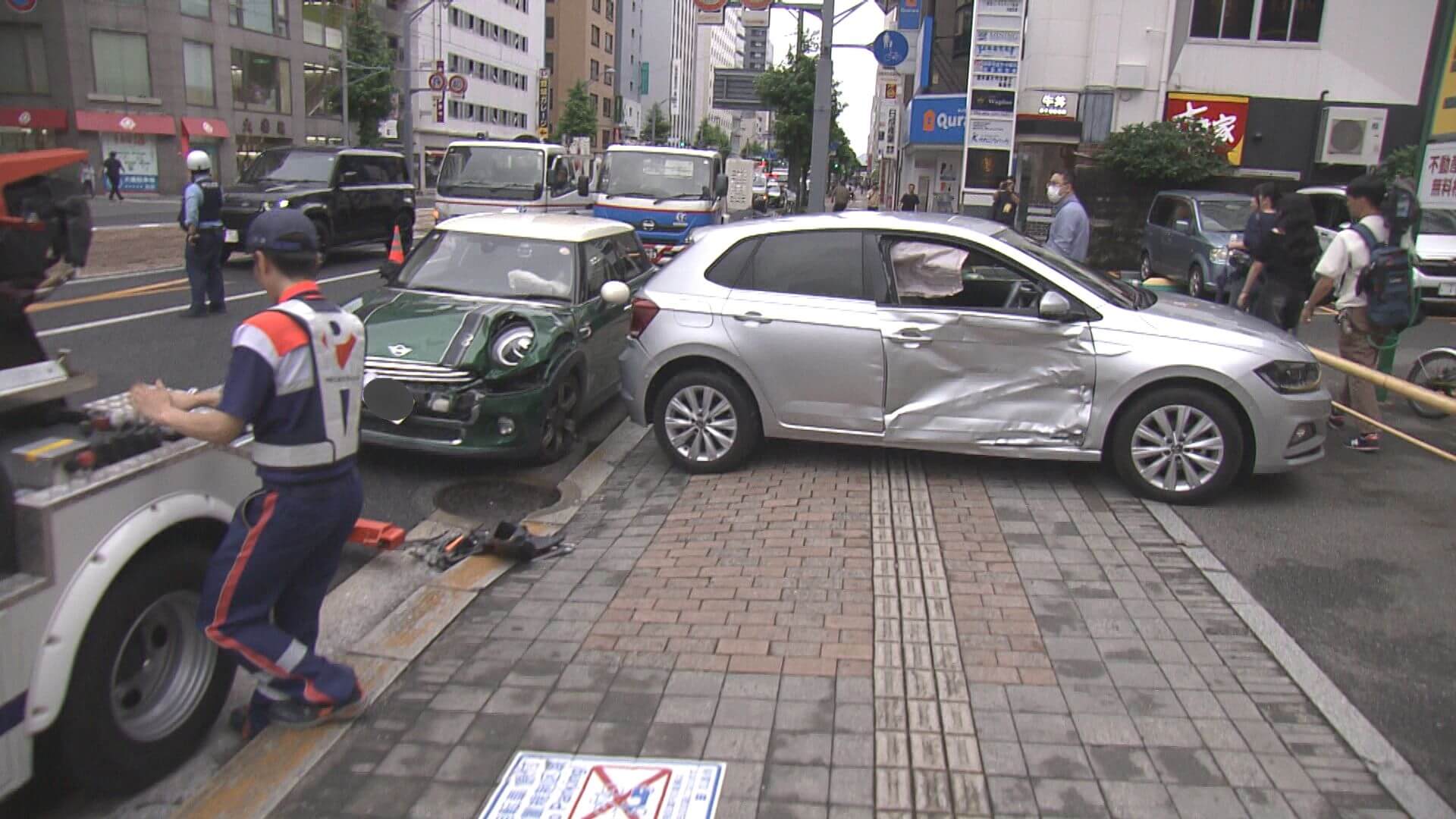 広島市中心部で６台が絡む事故　白島通りで一時通行止めも　