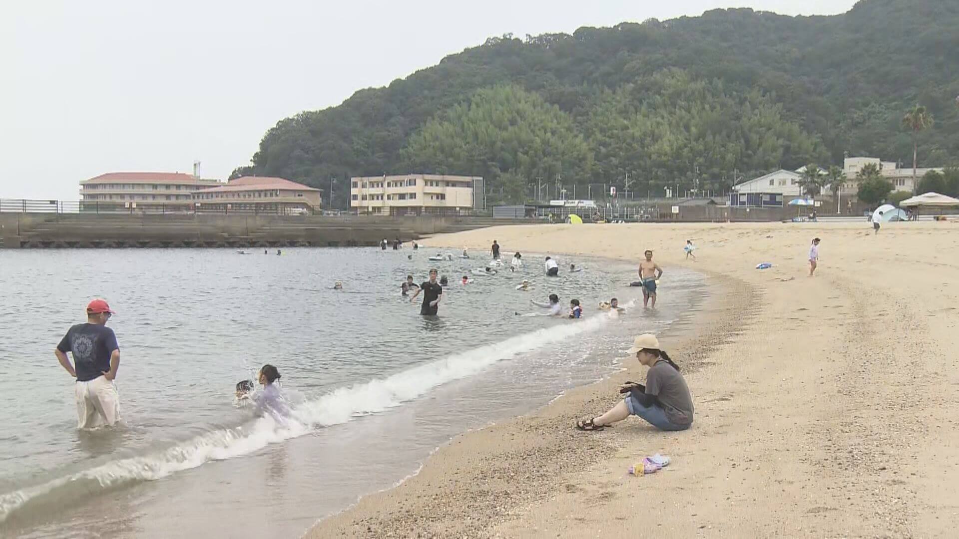 海の日 海水浴場にぎわう　広島県に熱中症警戒アラート