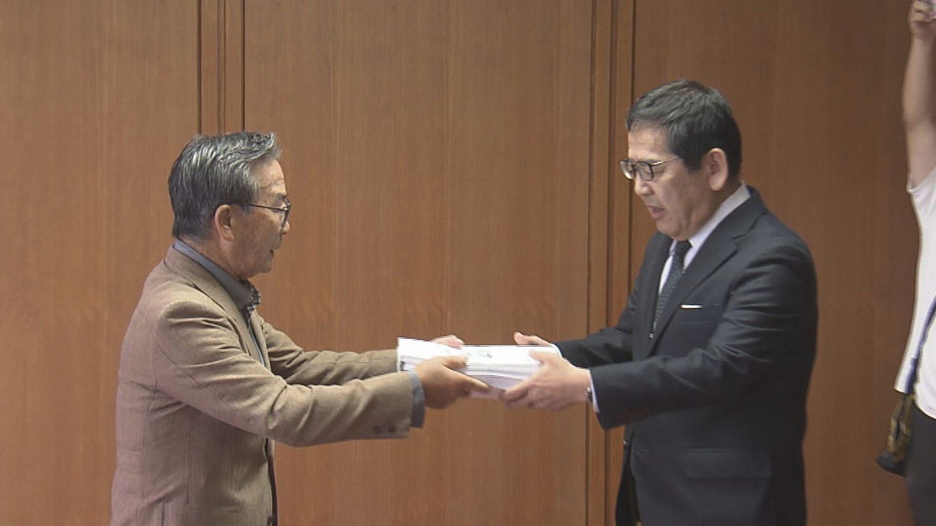 市政移行目指す府中町　「慎重な検討」求める署名提出