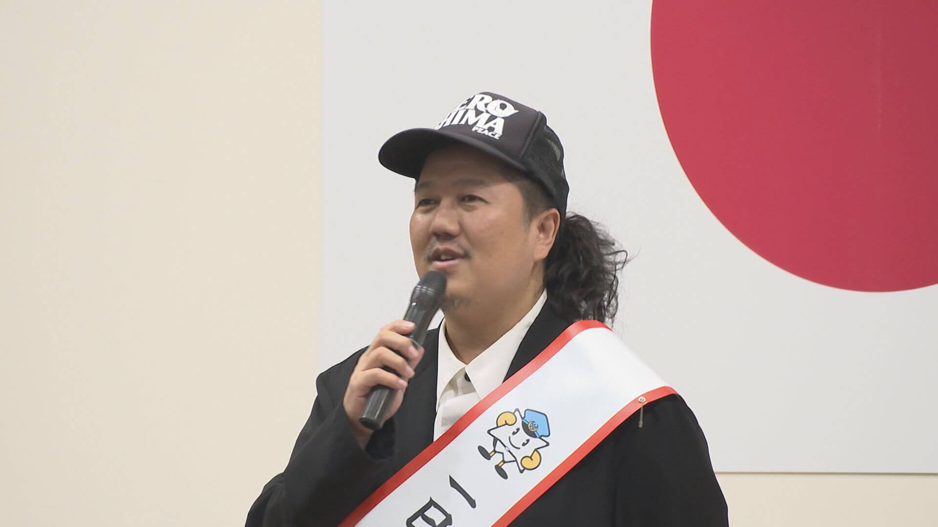 「一日警察学校長」大窪シゲキさんら審査　警察学校で学生の動画コンクール　