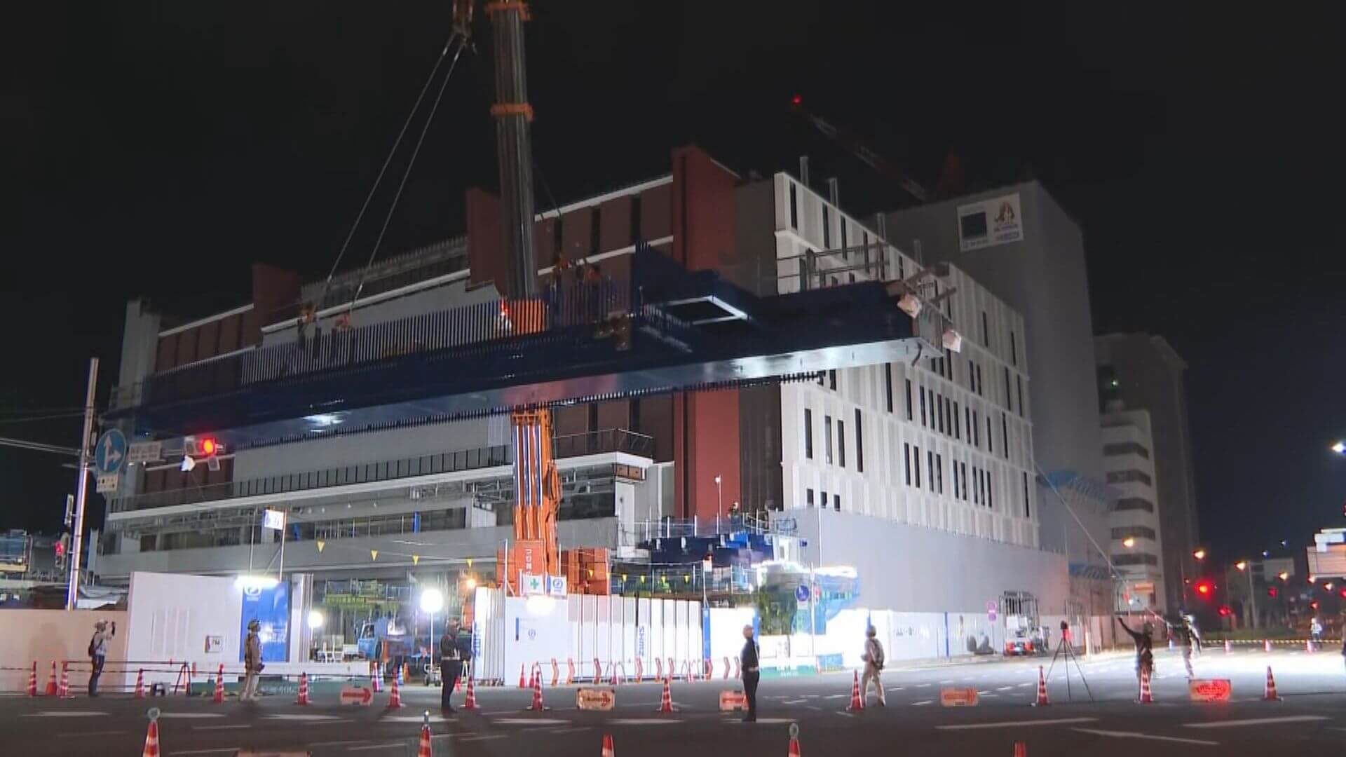 ５３トンの新歩道橋設置　ＪＲ呉駅前再整備が本格化　広島・呉市