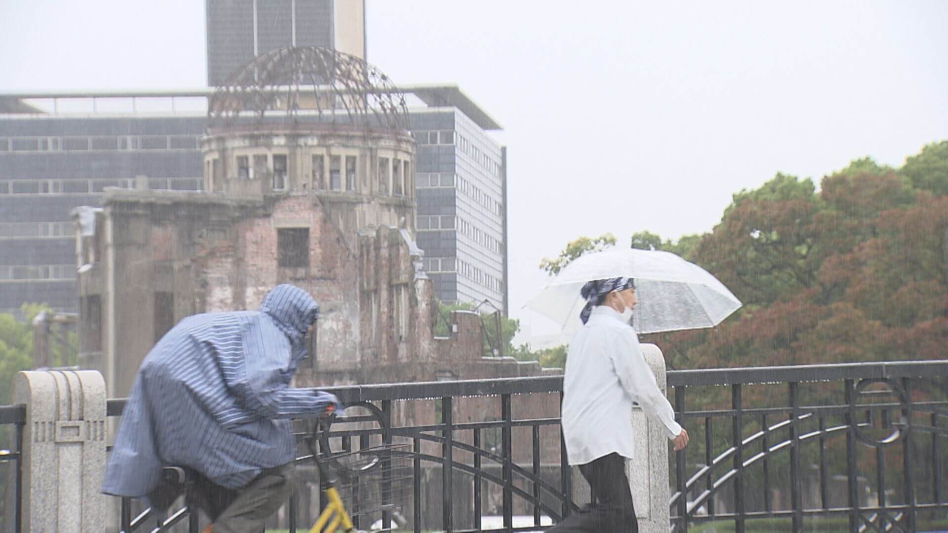 台風３０号は温帯低気圧に 引き続き土砂災害などに注意
