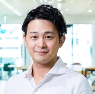 春花 祐太 氏