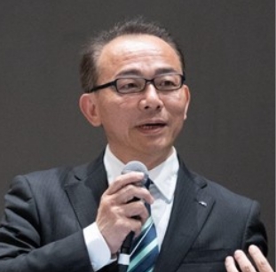 樋口 功 氏
