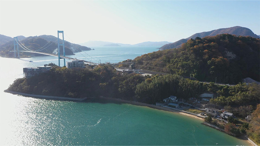 【ポツンと一軒グルメ】とびしま海道の入り口、海辺にオープンしたばかりの絶景カフェ。